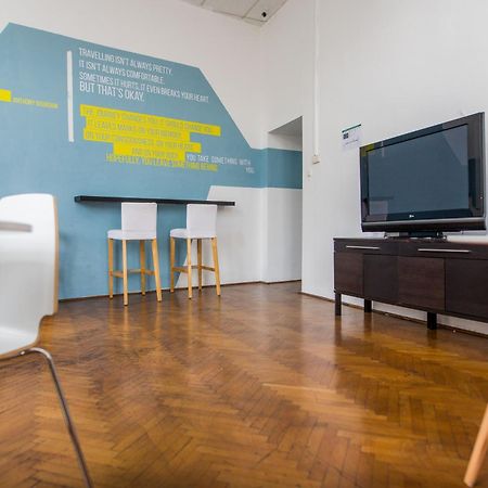 2B Hostel & Rooms Будапеща Екстериор снимка