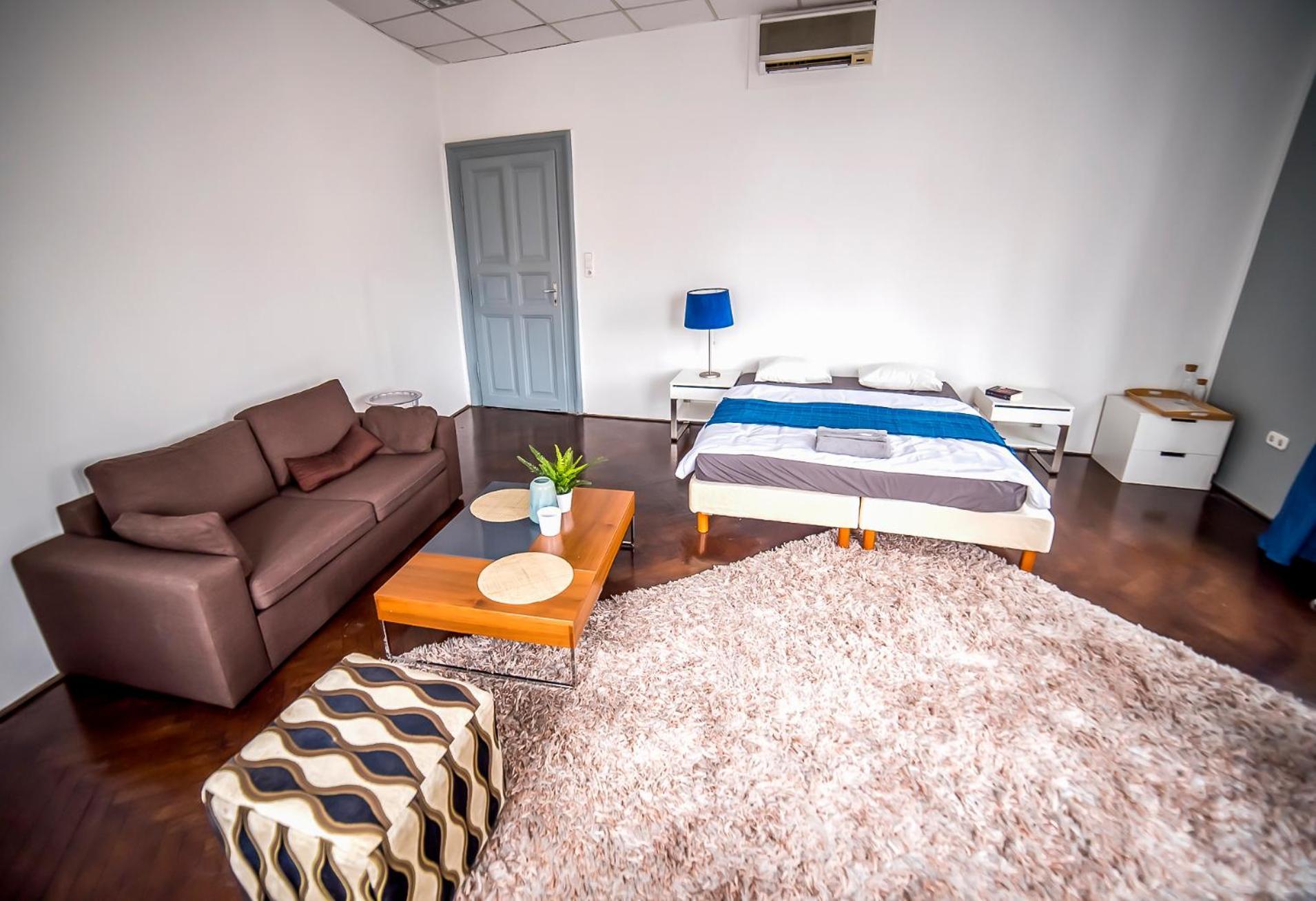 2B Hostel & Rooms Будапеща Екстериор снимка