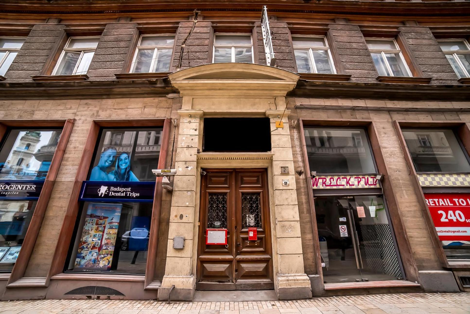 2B Hostel & Rooms Будапеща Екстериор снимка
