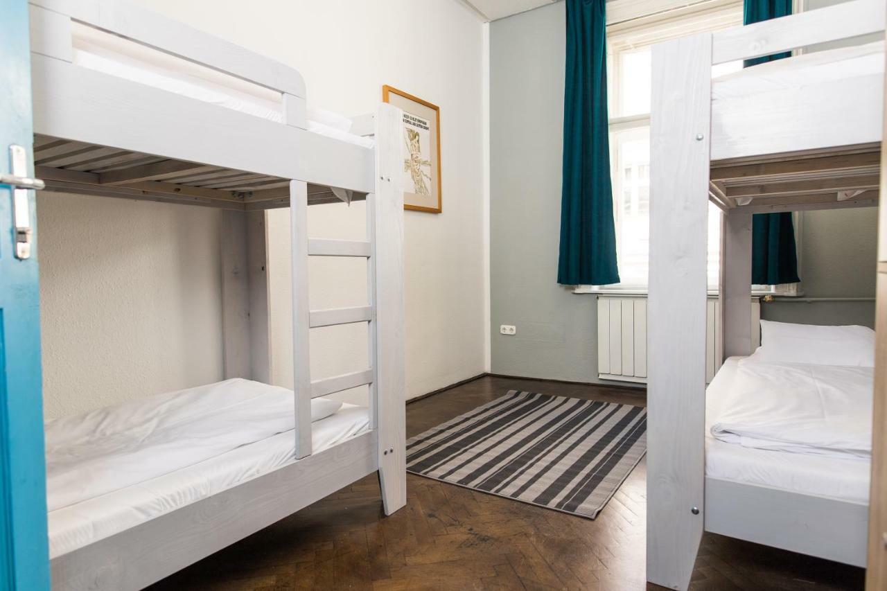 2B Hostel & Rooms Будапеща Екстериор снимка