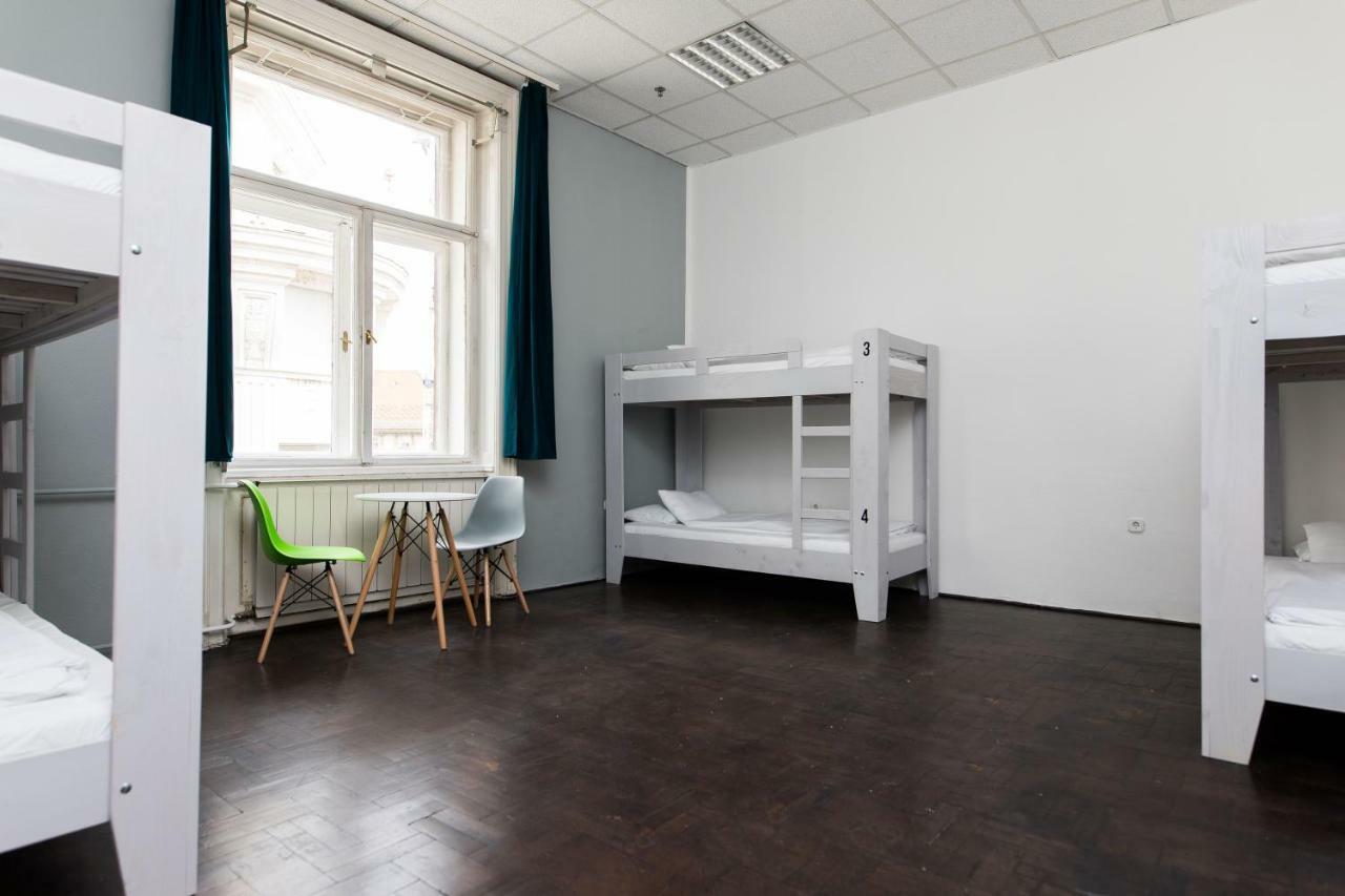 2B Hostel & Rooms Будапеща Екстериор снимка
