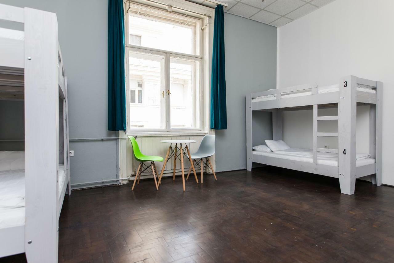 2B Hostel & Rooms Будапеща Екстериор снимка
