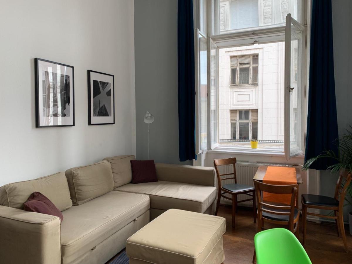 2B Hostel & Rooms Будапеща Екстериор снимка
